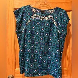 The Limited Cap-Sleeve Silky Geometric print Top Blue white teal women’s L